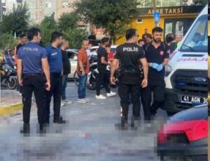 Motokurye tartıştığı 2 kişiyi bıçakladı
