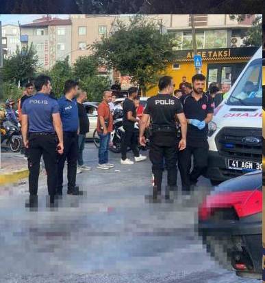 Motokurye tartıştığı 2 kişiyi bıçakladı