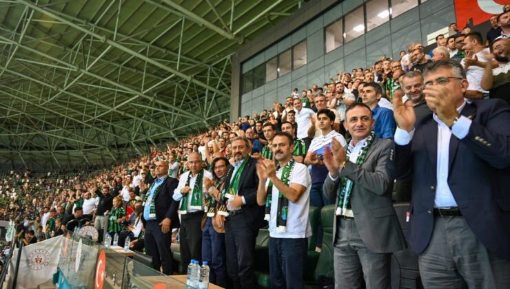 Kocaelispor-Manisa FK maçını Kocaeli Valisi İlhami Aktaş da izledi