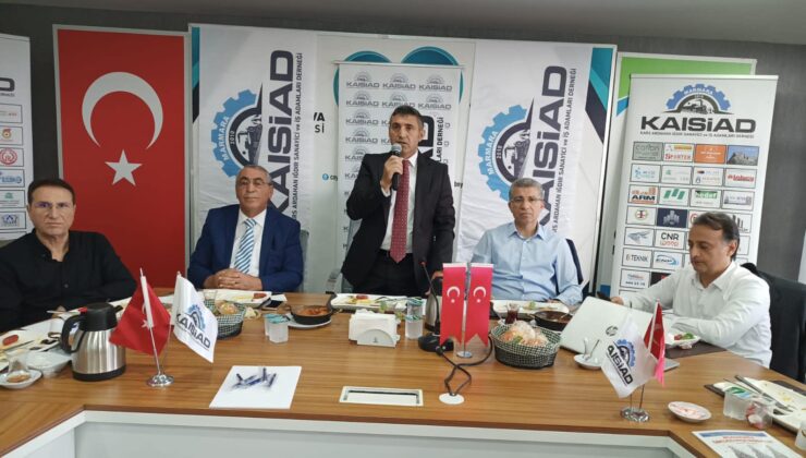 KAISİAD’tan binlerce öğrenciye burs