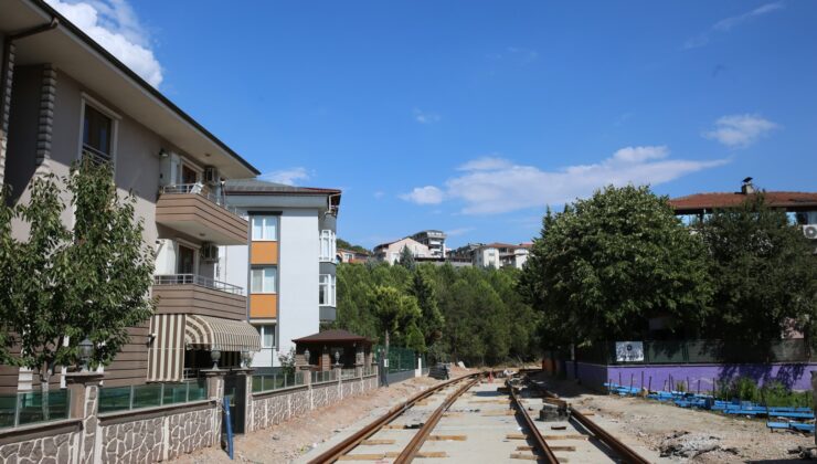 Alikahya Tramvay Hattı’nda raylar döşeniyor