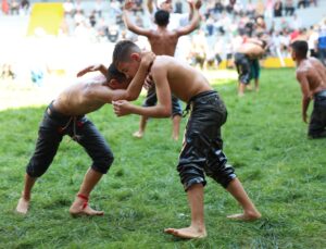 İshakçılar Yağlı Pehlivan Güreşleri başladı