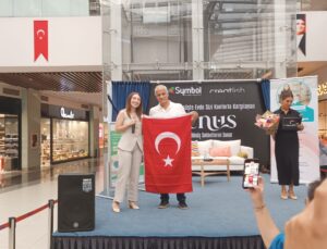 Bozok Türk Bayrağı  hediye etti