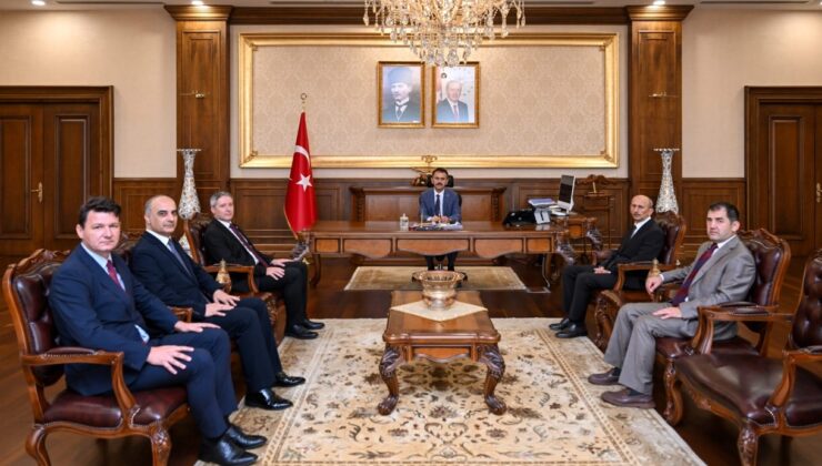 Kocaeli Defterdarı olarak atanan Osman Eşgin, Vali İlhami Aktaş’ı ziyaret etti