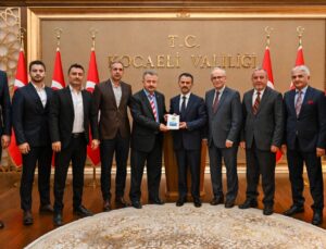 Kandıralılar Kocaeli Valisini ziyaret etti