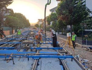 Alikahya Tramvayında ray betonları dökülüyor