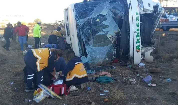 Aksaray’da yolcu otobüsü devrildi çok sayıda ölü var
