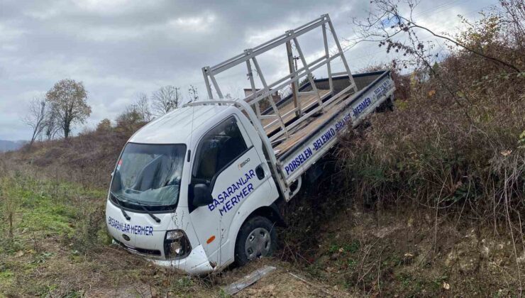 Kamyonet 50 metrelik uçuruma uçtu