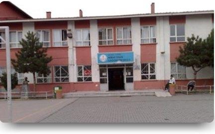 Sabaha karşı okul kantininde yangın çıktı