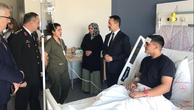 Vali Aktaş’tan trafik kazası geçiren askere ziyaret