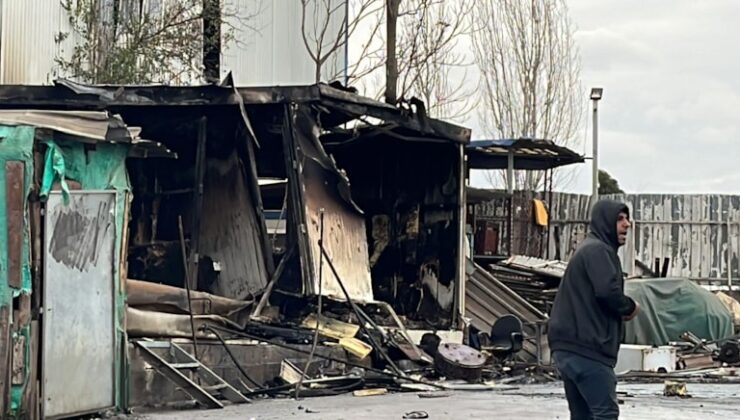 Yüksek gerilim hattı yangın çıkardı, işyerleri küle döndü