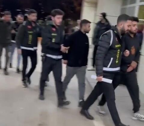 Çaldıkları motosikletlerle yakalandılar