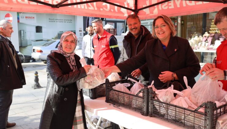 İzmit Belediyesi, mantar dağıtımına devam ediyor