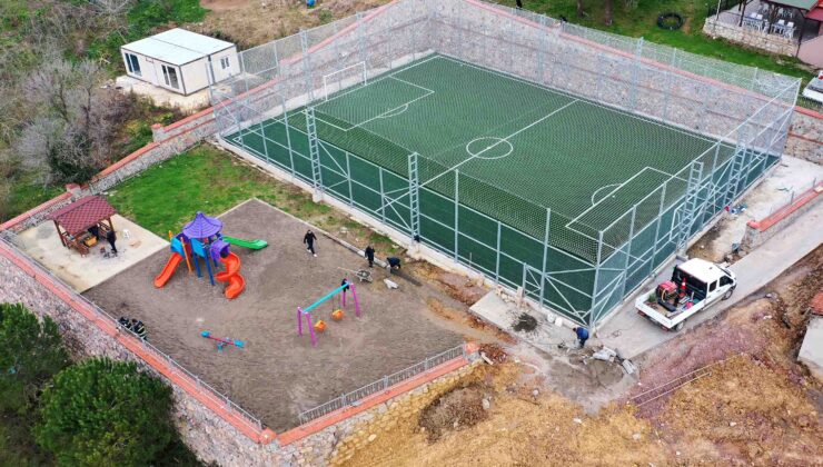 Kartepe Eşme Ahmediye’ye halı saha yapılıyor