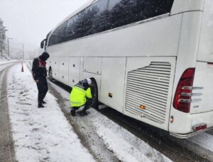 Kartepe’de jandarma kış lastiği denetiminde