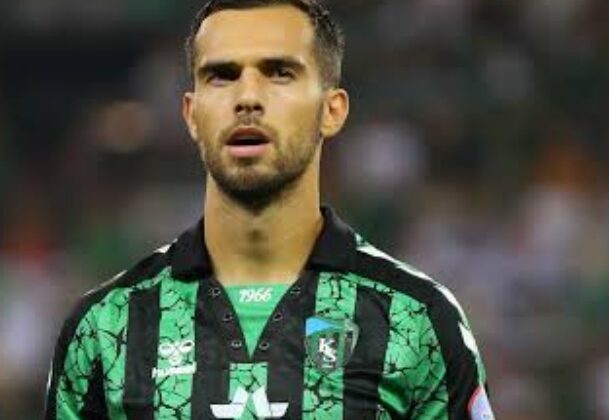 Barış Alıcı kırmızı kart gördü. Kocaelispor 10 kişi