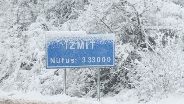 İzmit’te kar yağışı başladı. HEM DE LAPA LAPA