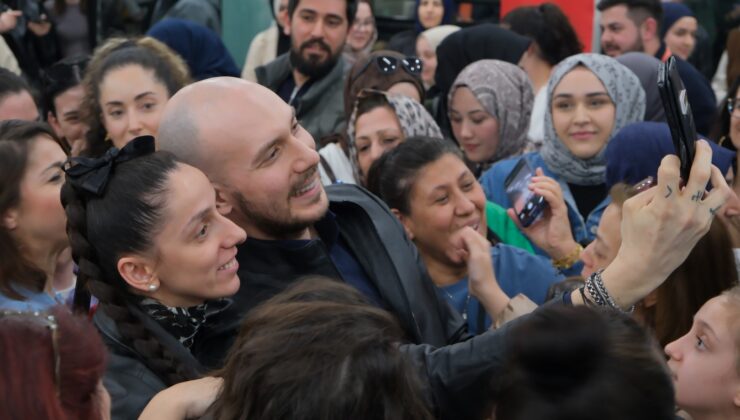 Fenomen Cem Özkök, İzmit’te sevenleri ile bir araya geldi
