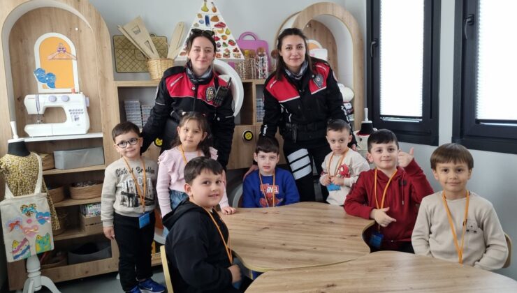 Polislerden çocuklara sürpriz ziyaret