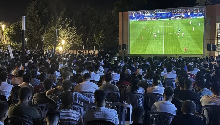 Bandırma maçı bugün dev ekranda İzmit Kent Meydanı’nda