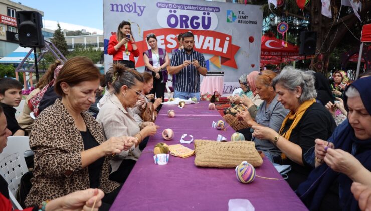 İzmit’teki Örgü Festivali renkli görüntülere sahne oldu