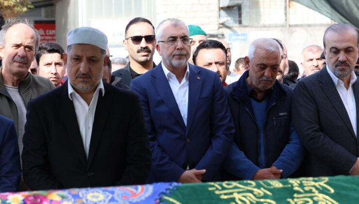 Yangında hayatını kaybedenler son yolculuğa uğurlandı