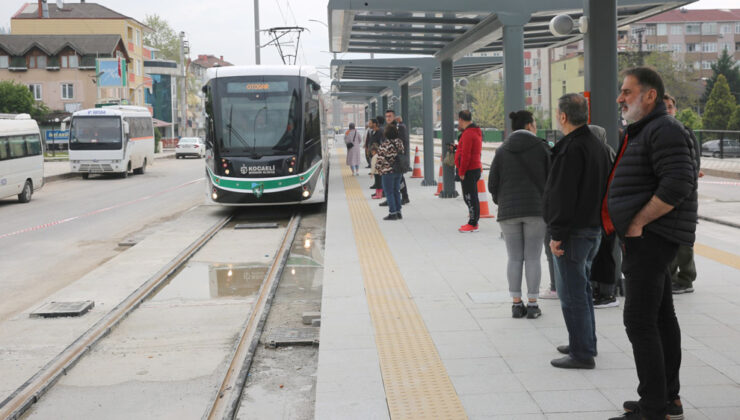 Büyükşehir, otobüs ve tramvay hatlarında ek seferler düzenledi
