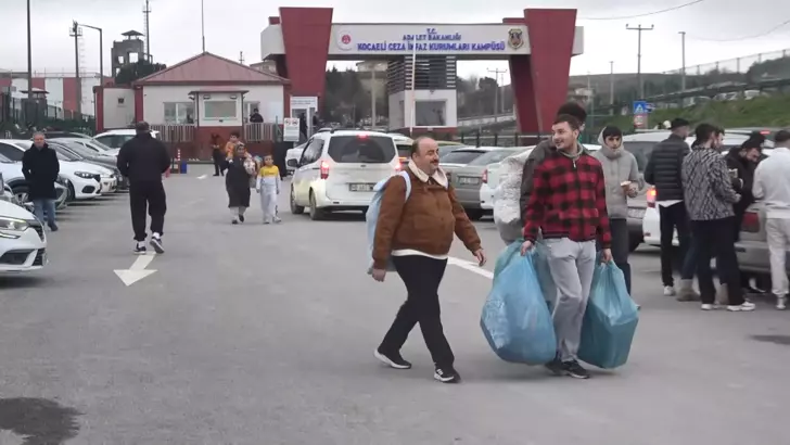 Kocaeli’deki cezaevlerinden tahliyeler sürüyor
