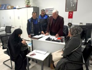 Sokakta bulunan cüzdan sahibine teslim edildi