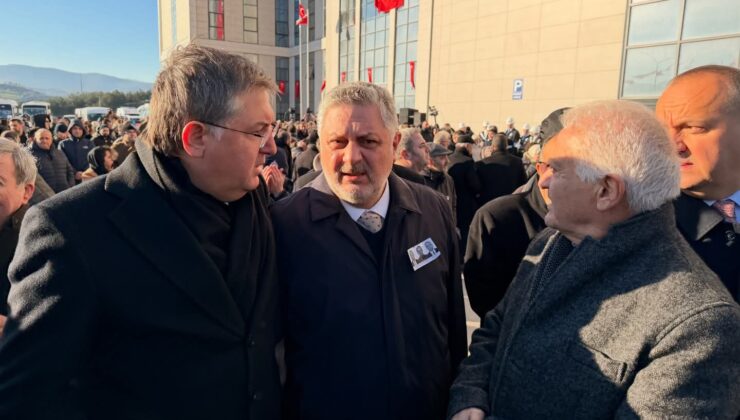 Yıldızlı, şehit cenazesine katıldı, tabuta omuz verdi