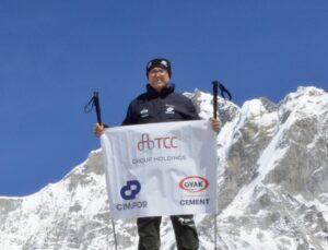 Mustafa Turan, Everest Base Camp Tırmanışını Başarıyla Tamamladı