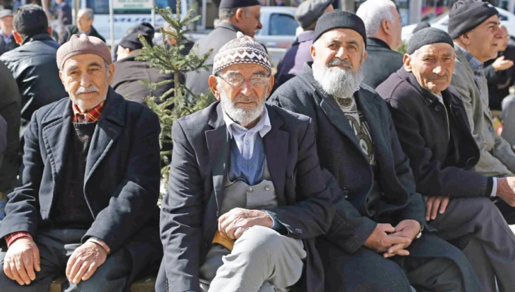 Emeklilikte kademe bekleyenler dernek kurdu
