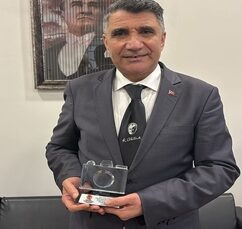 Eyüp Gencer’e Onur Plaketi