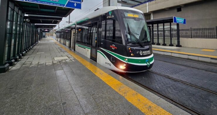 Halk dört gözle bekliyor. Kartepe tramvay hattı hızla ilerliyor
