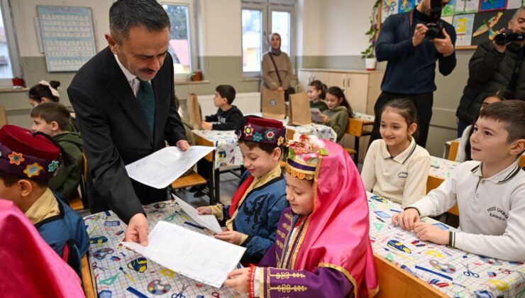 Öğrenciler karnelerini Vali İlhami Aktaş’tan aldı