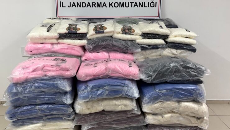 Ünlü markalara ait sahte giyim eşyası ele geçirildi