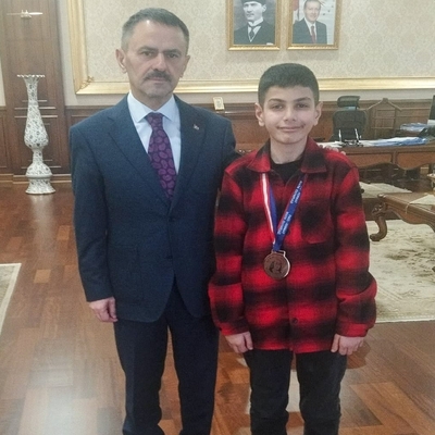 Vali Aktaş, matematik dehasını kabul etti