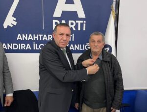 Anahtar Parti Kandıra’ya mahalle başkanı atadı
