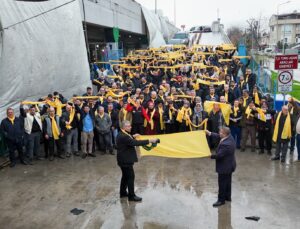 Kongre öncesi Kumsar destekçileriyle gövde gösterisi yaptı