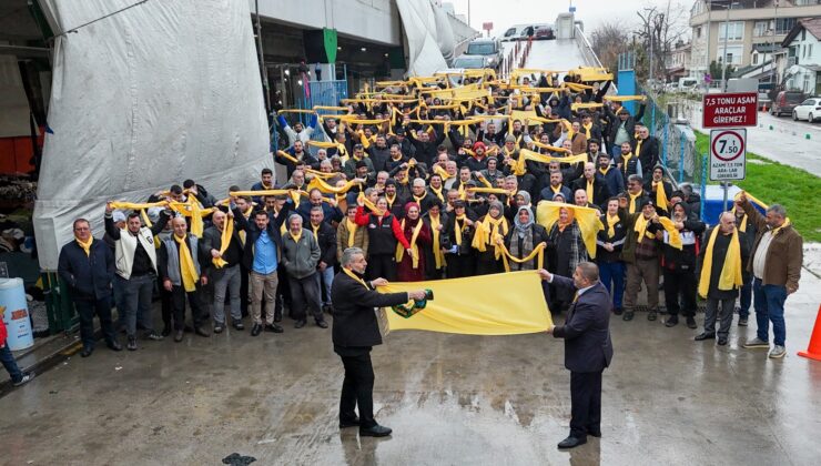 Kongre öncesi Kumsar destekçileriyle gövde gösterisi yaptı