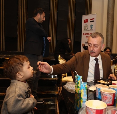 Başkan Büyükakın, Gazzeli ailelerle oruç açtı