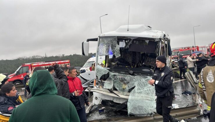 Polis servis aracı kaza yaptı: 1 polis şehit, 16 yaralı