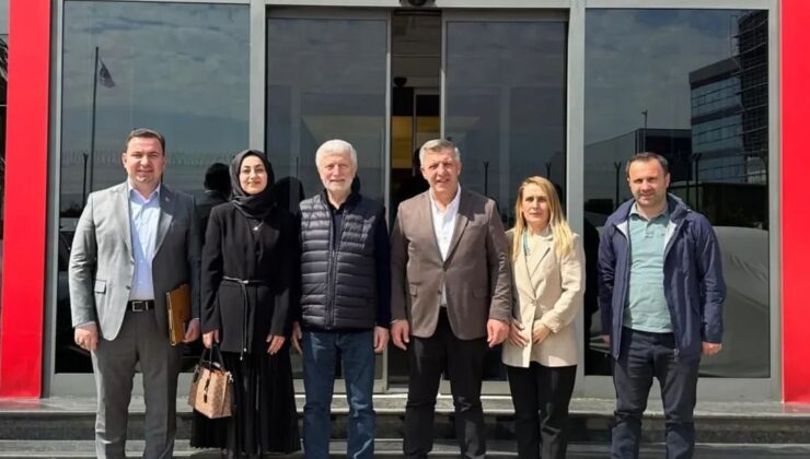 Kocaeli Trabzonlulardan eski Bakan Pepe’ye ziyaret