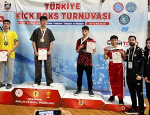 Körfezli Rafet ve Poyraz Kick Boksta Türkiye üçüncüsü