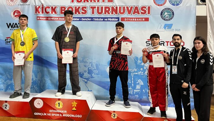 Körfezli Rafet ve Poyraz Kick Boksta Türkiye üçüncüsü