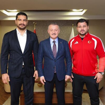 Başkan Büyükakın, güreşten iki önemli ismi ağırladı