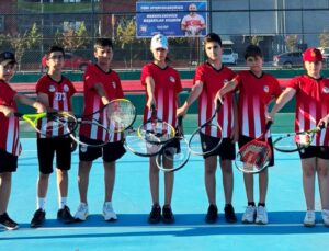 Körfez Belediyesi’nden ücretsiz tenis kursu