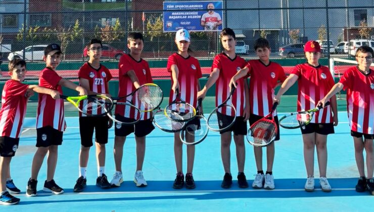 Körfez Belediyesi’nden ücretsiz tenis kursu