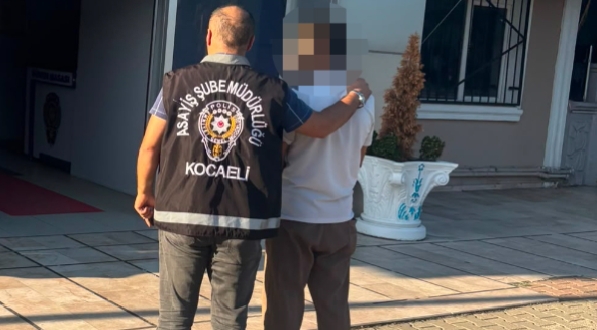 Uyuşturucudan aranan şahıs Kartepe de yakalandı
