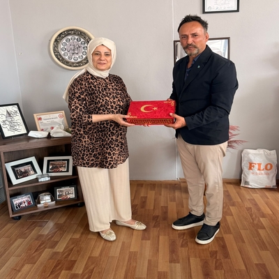 Muhtarlara sürpriz doğum günü hediyesi